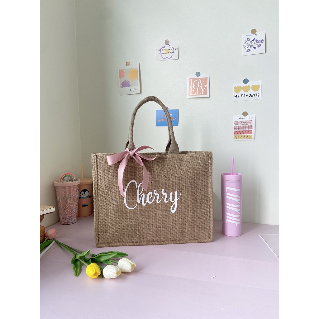 Túi Cói In Tên Riêng Kèm Nơ Thời Trang Theo Yêu Cầu Đeo Vai Đi Biển, Đi Du Lịch Mang phong cách cá nhân
