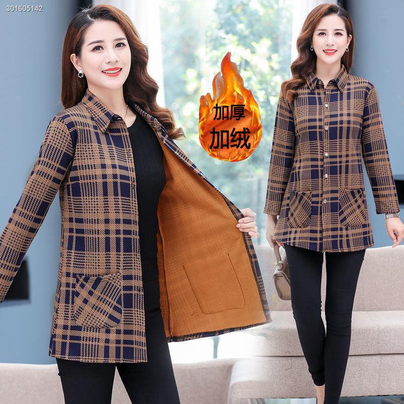 Áo khoác bằng vải nhung dày kẻ sọc thời trang thu đông cho phụ nữ trung niên 50 tuổi