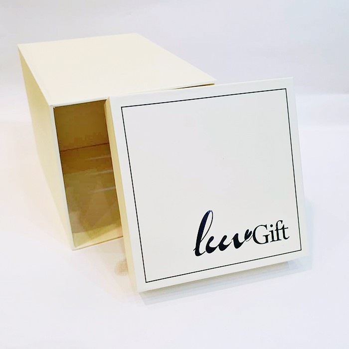 Hộp đựng quà màu trắng sữa Luvgift kèm túi quà và rơm lót, hộp quà tặng trang nhã | WebRaoVat - webraovat.net.vn