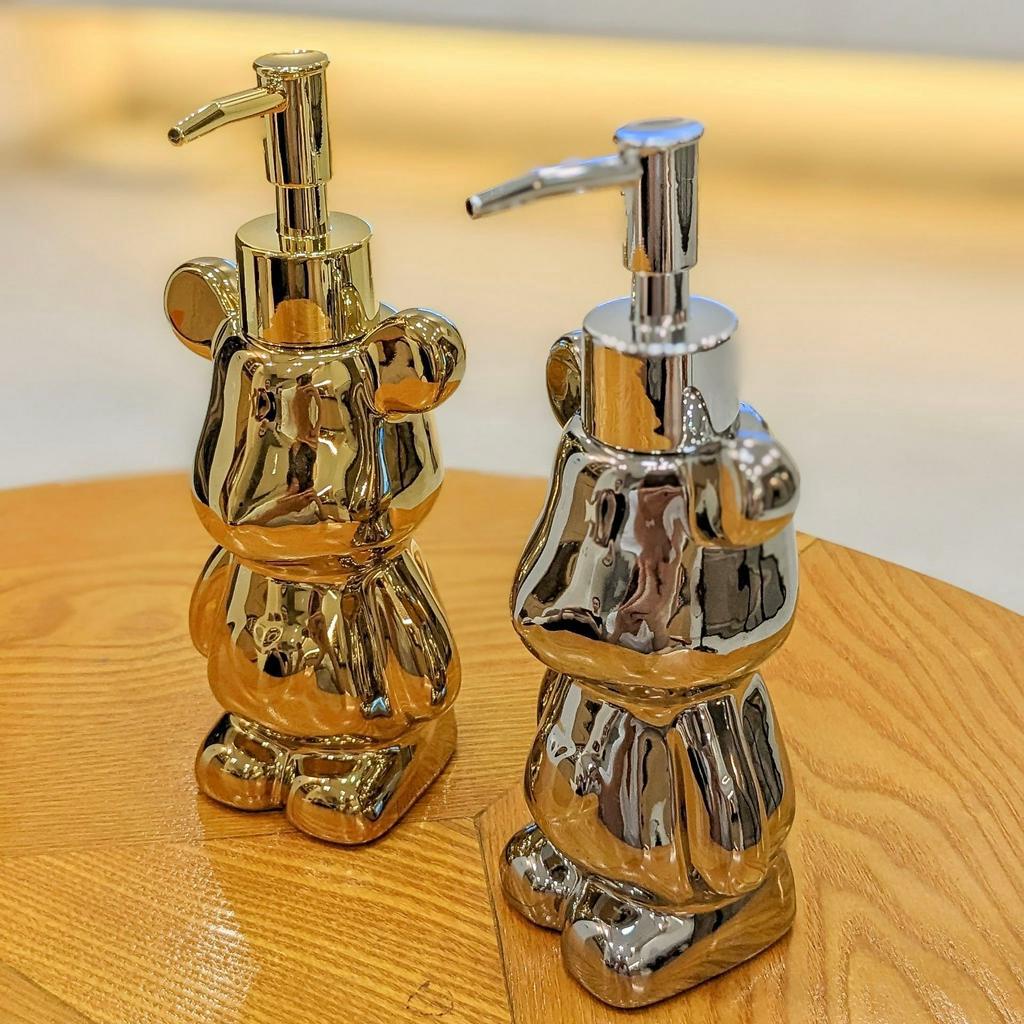 Chai đựng nước rửa tay sữa tắm dầu gội gốm sứ hình Bearbrick