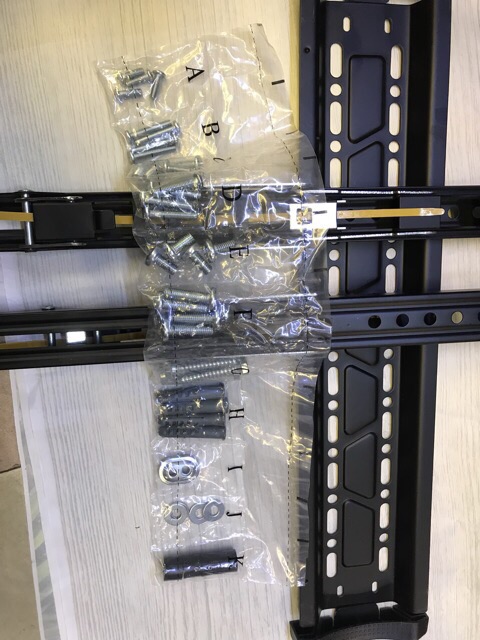 Giá treo tivi nhập khẩu: treo từ 17 đến 60inch. Treo thẳng và nghiêng thoải mái. Sản phẩm y như hình. Chất lượng quá ok