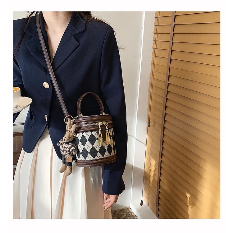 Túi Trống Đeo Chéo Kèm Móc Khoá Thỏ Họa Tiết Kẻ Sọc  Thời Trang Cho Nữ