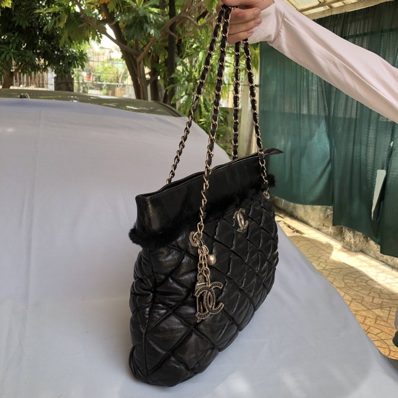 Túi chuẩn si. Túi qua sử dụng. Khách vui lòng xem hình , tuia đã báo lỗi và giảm giá kg áp dụng hoàn trả cho sp.Thanks .