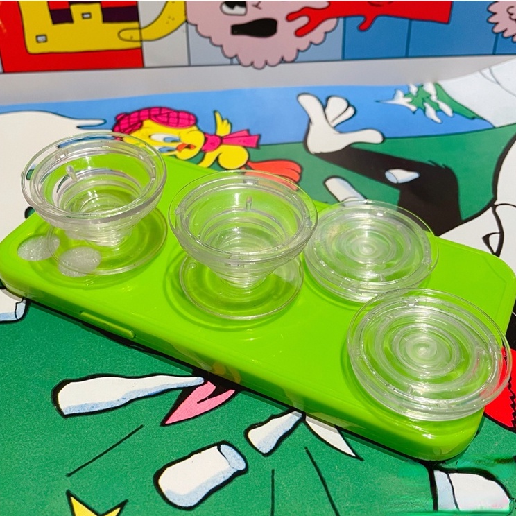 Giá đỡ điện thoại màu sắc trong suốt dính chặt tiện dụng