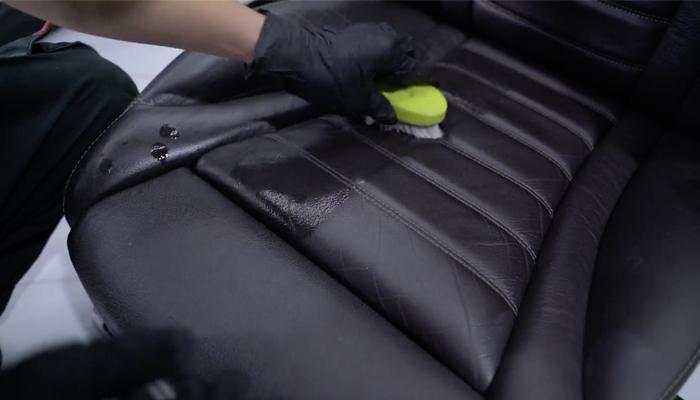 Chai vệ sinh làm sạch ghế da, vải nỉ ô tô Goldclass - Nước vệ sinh ghế da ô tô siêu sạch