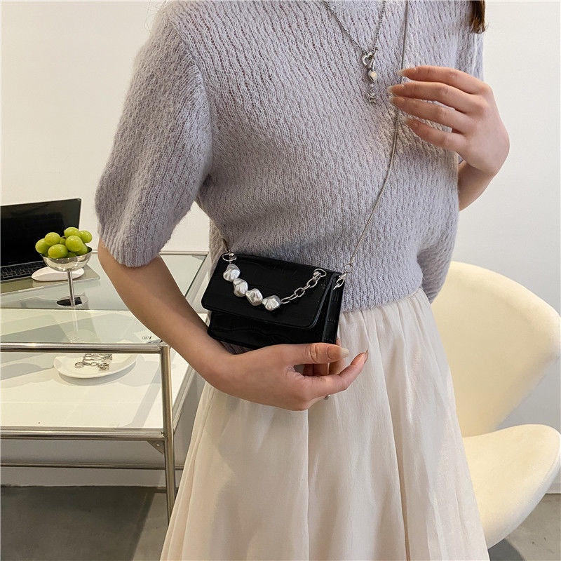 Túi đeo chéo mini dây xích ngọc trai da rắntúi hộp vuông