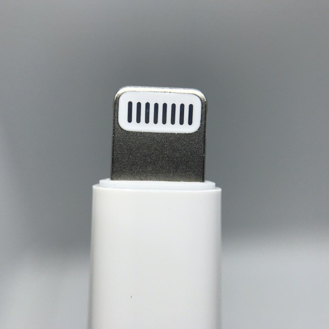 Cáp chuyển tai nghe Apple iPhone Lightning sang jack 3.5 mm chính hãng