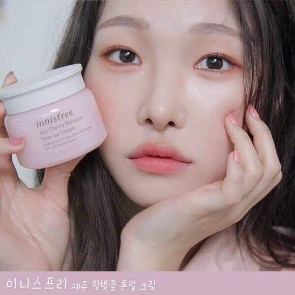 Kem Dưỡng Trắng Da Nâng Tone Tức Thì Innisfree Jeju Cherry Blossom Tone-Up Cream