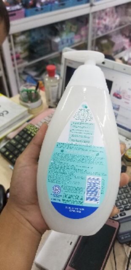 Sữa Tắm Dưỡng Ẩm Johnson’s Baby Chứa Sữa Và Tinh Chất Gạo 500ml
