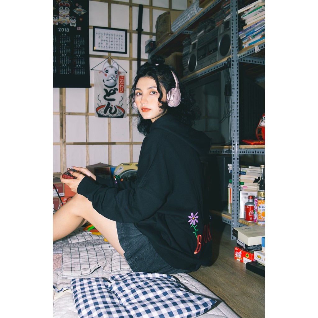Áo Hoodie Nữ Black Floral Hoodie Billion Gen | BigBuy360 - bigbuy360.vn