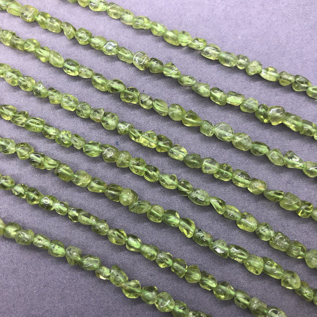 Dây chuỗi hạt đá màu xanh lá tự nhiên bất đối xứng