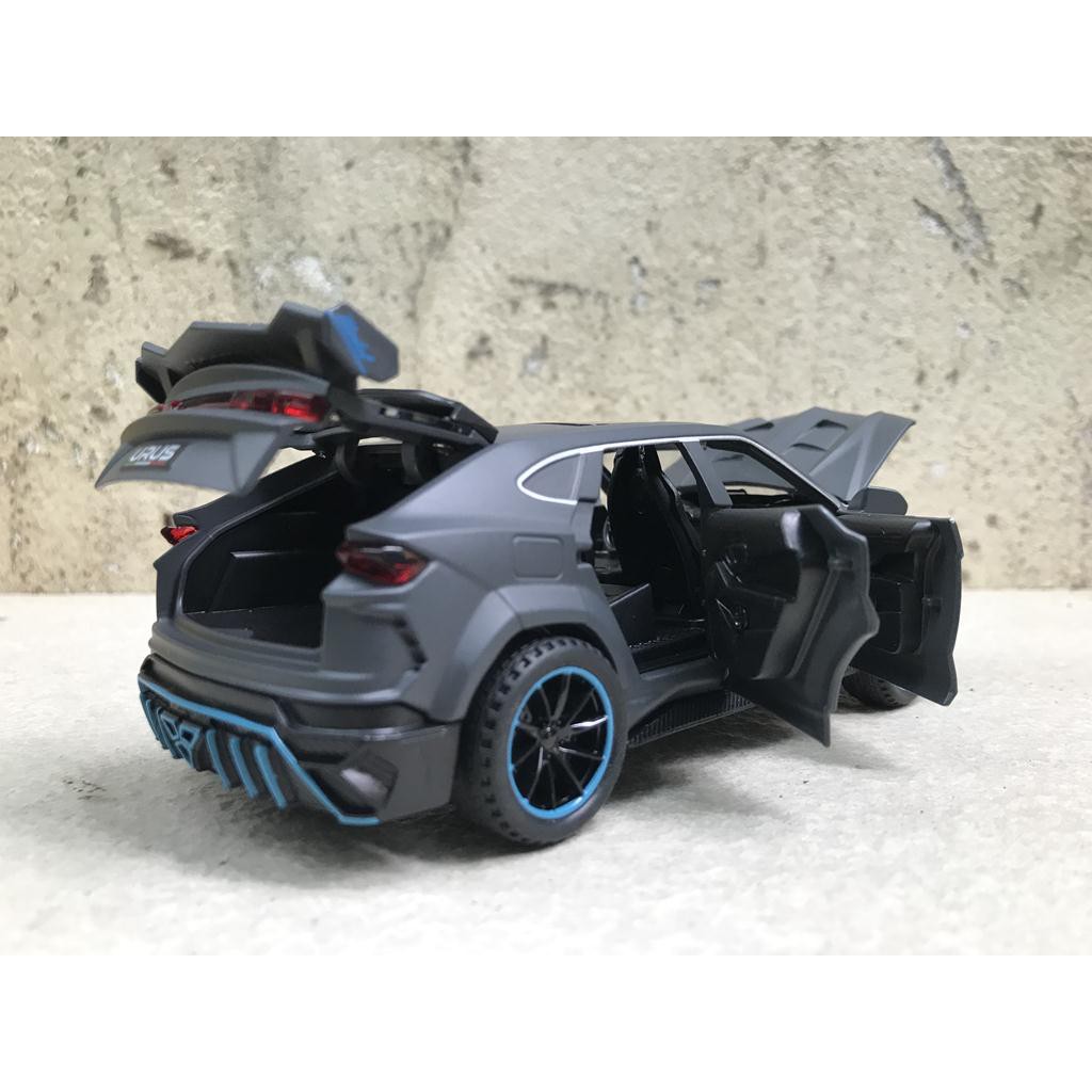 Mô hình xe ô tô Lamborghini URUS 2021 - 1:32