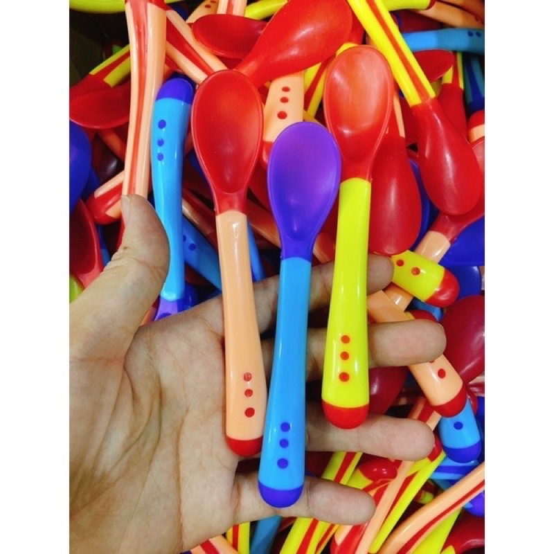 Thìa/muỗng ăn dặm báo nóng silicon báo nóng cho bé