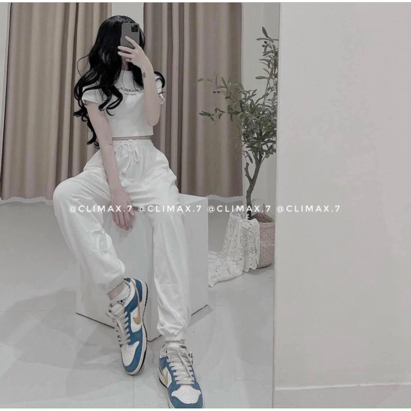 Sét quần bom và áo croptop chữ nhỏ trắng TT11