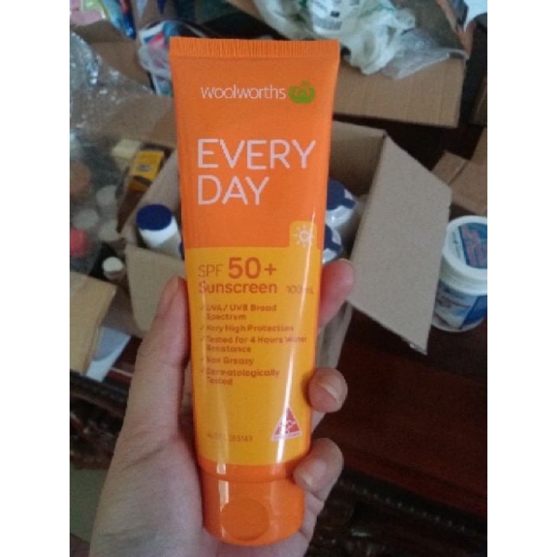 SẴN Hàng Úc - Đủ Bill - Kem chống nắng Woolworths 50SPF++ | BigBuy360 - bigbuy360.vn