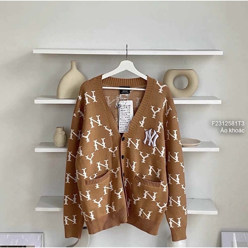 Áo khoác len nữ tay dài cổ tim, gài khuy phối họa tiết chữ thời trang VIENS STORE
