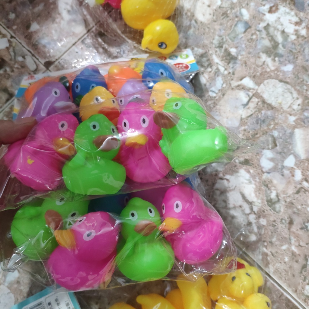 Set 12 Vịt Cao Su Bơm Hơi kêu chít chít Cho Bé Chơi