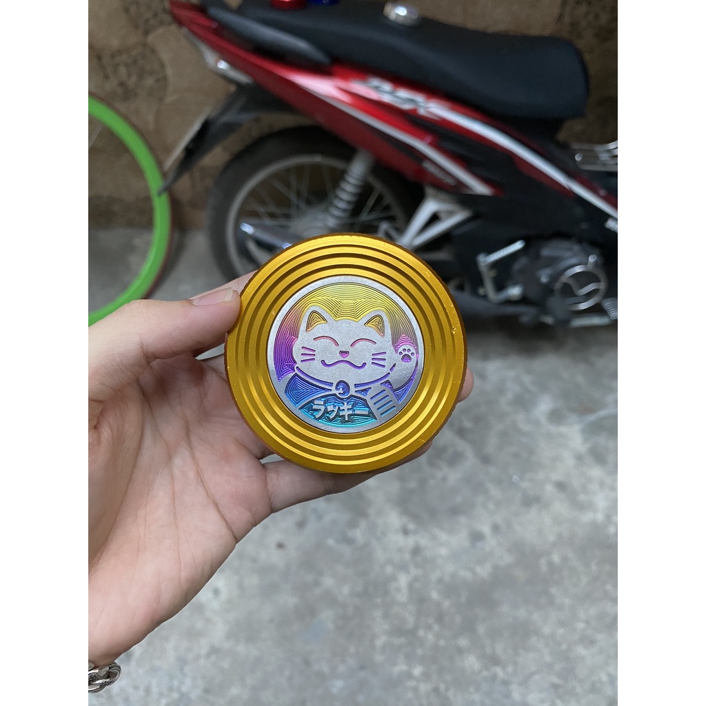 Chụp nắp bình xăng nhôm CNC Các Màu Tặng Kèm Mèo Thần Tài Titan