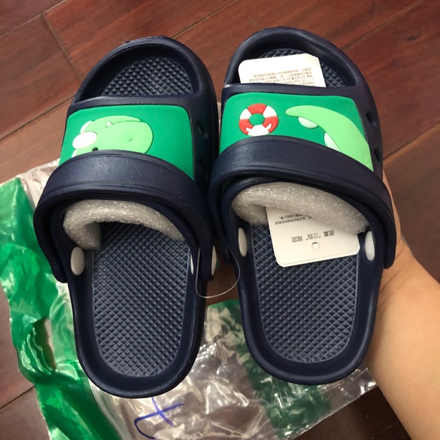 Sale sandal nhựa bé