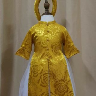 Áo dài cách tân lụa kèm mấn và chân xoè