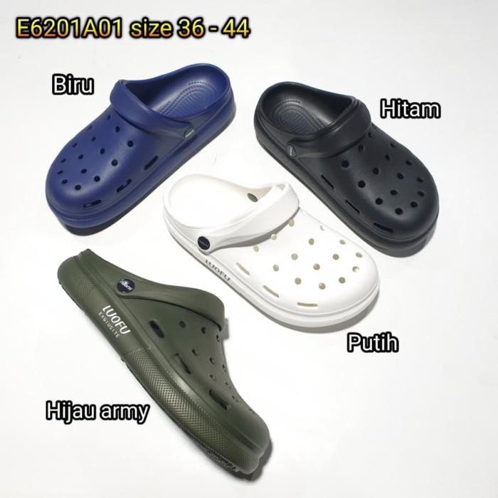 Giày Crocs Cao Su Màu Trắng / Xanh Quân Đội Cá Tính Cho Nam