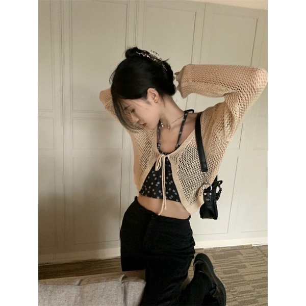 Set hai chi tiết áo yếm len hoa nhí mix kèm áo khoác cadigan lưới