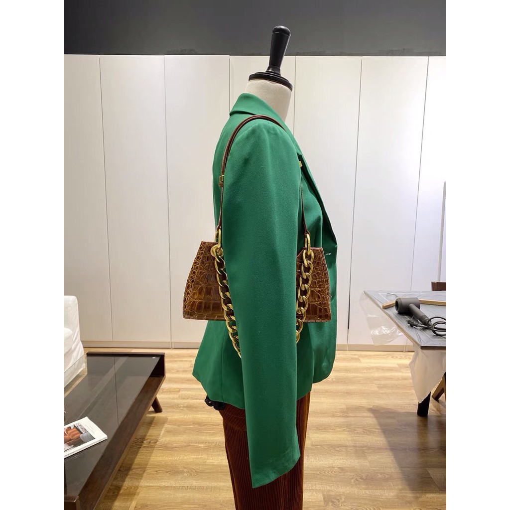 Áo blazer xanh lá mix được nhiều kiểu ,vest nữ dáng vừa | BigBuy360 - bigbuy360.vn