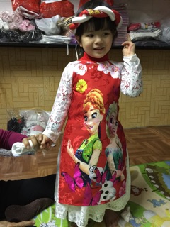 Áo dài cách tân cho bé gái