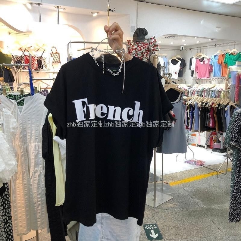 Áo Thun Nữ Trễ Vai Ngắn Tay In Chữ Thời Trang