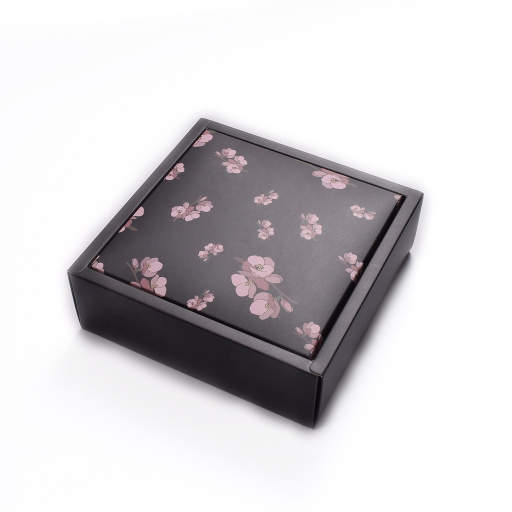 Hộp quà Tặng Chữ cái màu hồng và Hoa anh đào trên nền đen 15x15x5cm đựng quà tặng, bánh kẹo, mỹ phẩm, quần áo xinh xắn