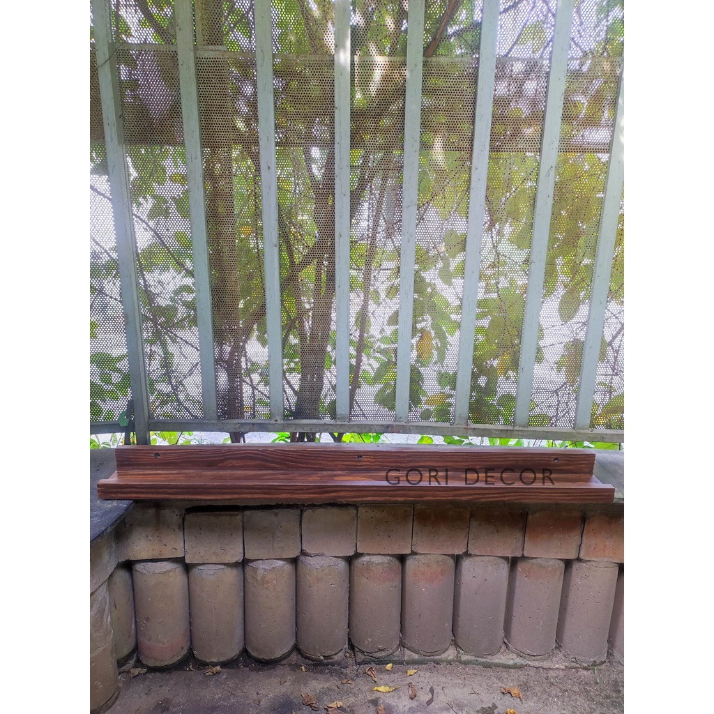 Kệ gỗ trang trí treo tường có thanh chắn KT 60 x 15cm