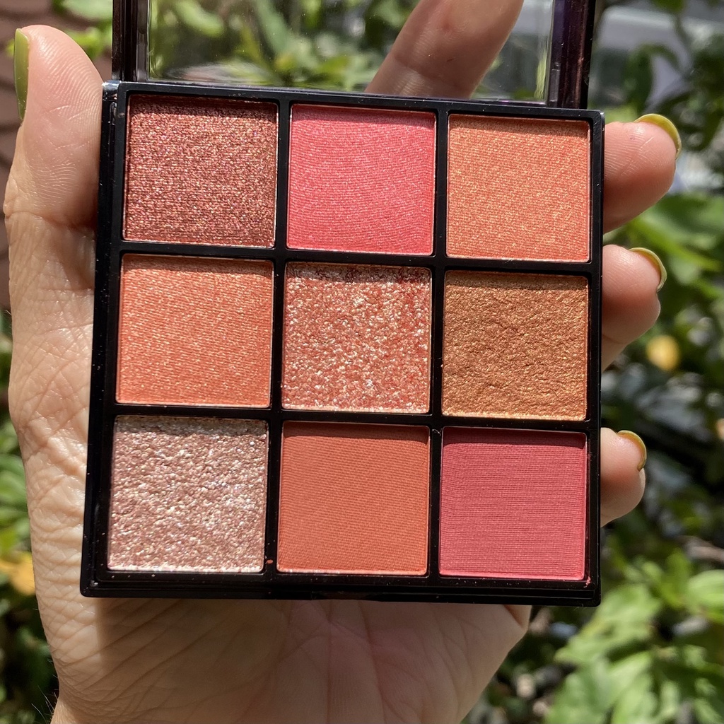 Bộ kit 2 tầng  phấn mắt má hồng COLORS EPIC EYE AND CHEEK PALETTE HF4034