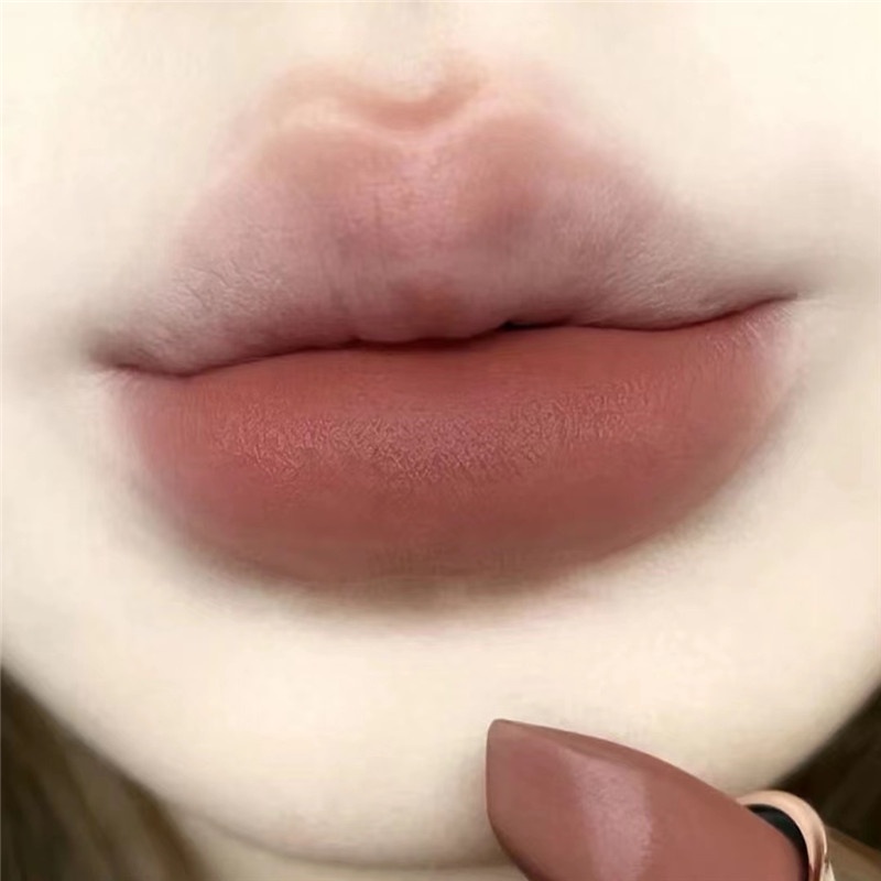 Son Môi Dưỡng Ẩm Mềm Mượt Lâu Trôi CFH