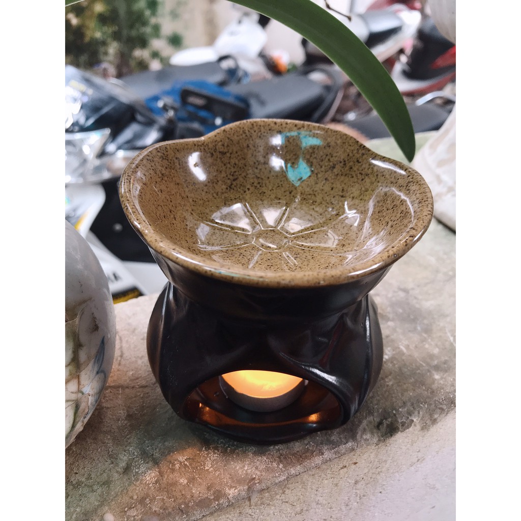 Đèn xông tinh dầu đốt nến mẫu Hình Tròn cao 11cm tặng 1 lọ tinh dầu 10ml + 10 viên nến