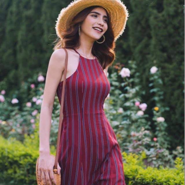 Đầm yếm xẻ tà