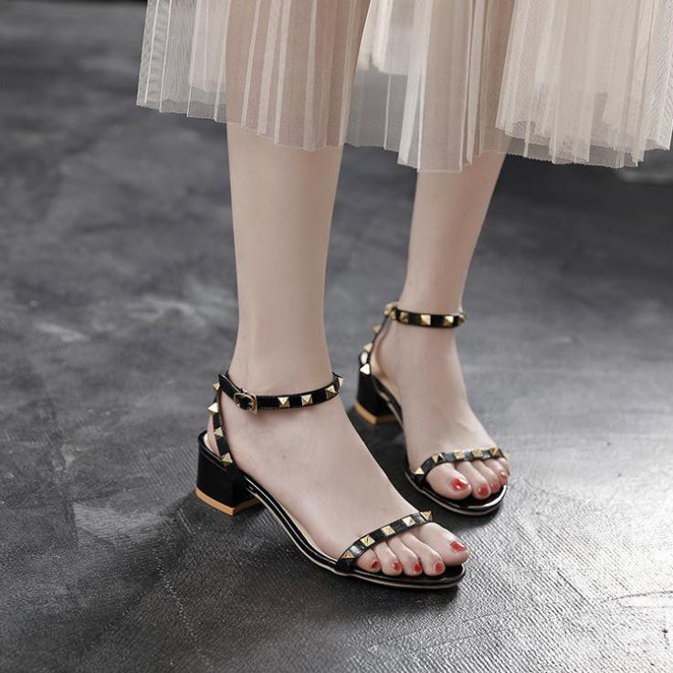 D20- Sandals đinh tán phong cách Hàn Quốc nhẹ nhang, lên chân cực xinh . valentino đế 5cm hàng Quảng Châu