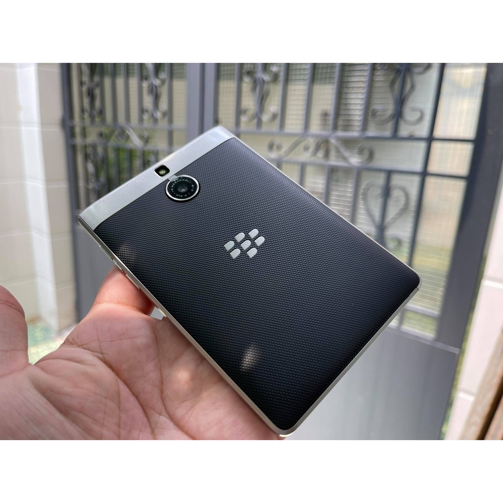 Điện thoại Blackberry Passport màu bạc