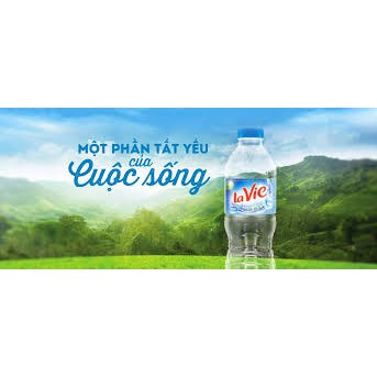 Nước khoáng Lavie đóng chai.