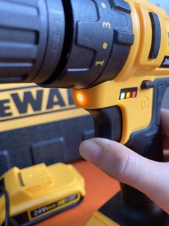 Máy khoan pin DEWALT 24v(có búa)