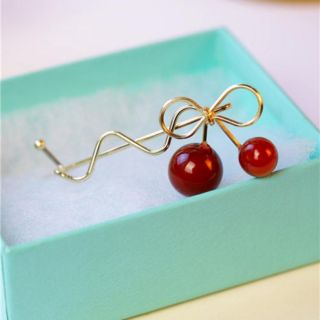 Kẹp tóc kim loại đính quả cherry