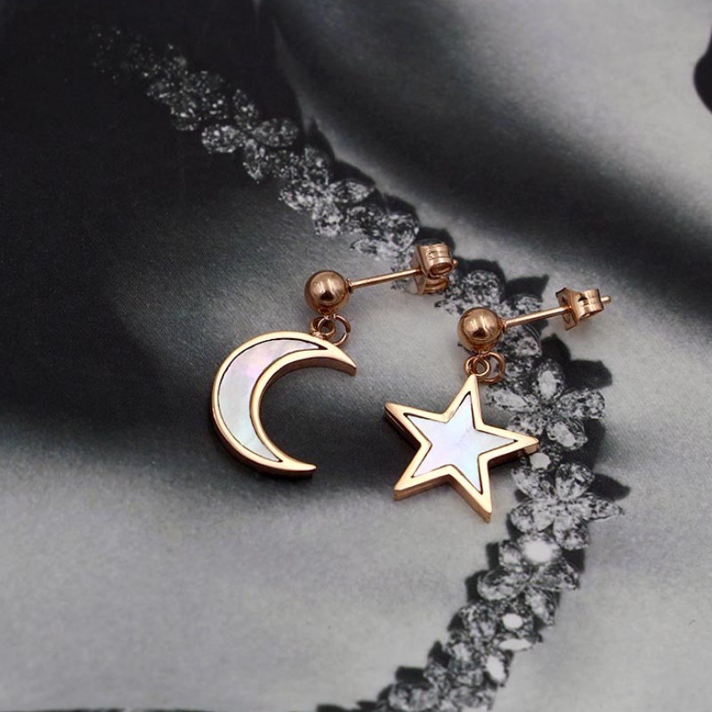 Bông Tai Trăng Sao Titan Ko Han Rỉ TT 3985