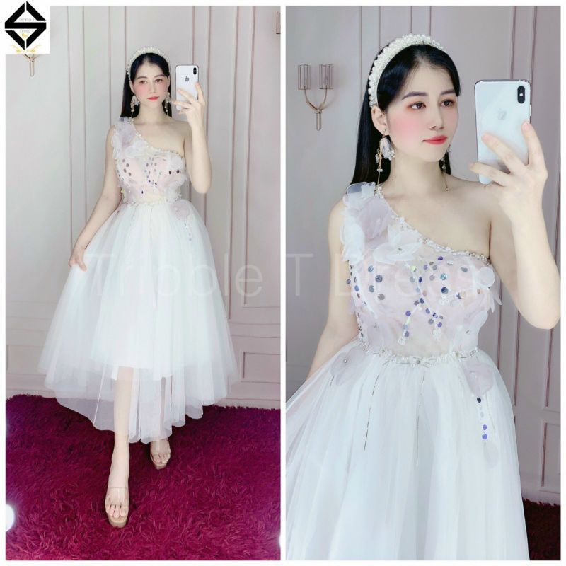 Đầm xoè công chúa lệch vai kết hoa nổi và cườm hạt sang trọng