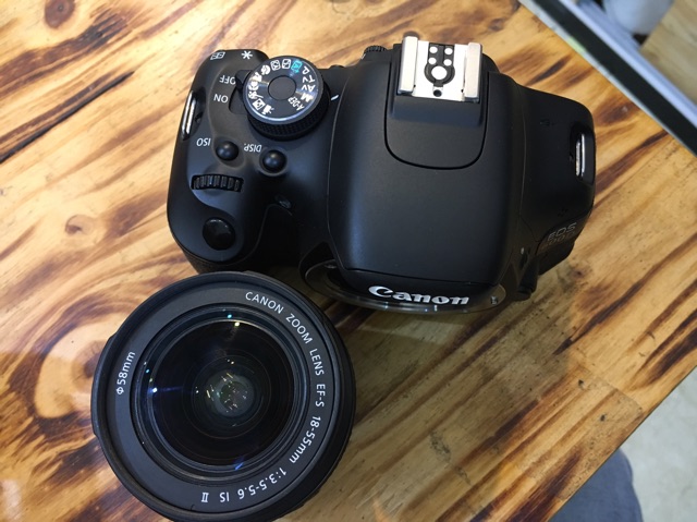 Máy ảnh Canon 600D kèm kit 18-55mm is