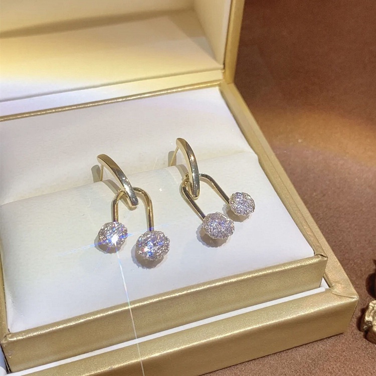 Đôi Khuyên Tai Chữ U Đính Đá Thời Trang Cho Nữ