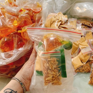 Banh ủ lá chuối muối toi hành phi