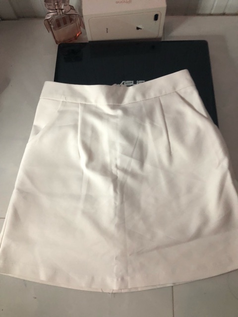 Chân váy trắng thiết kế