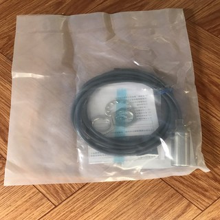 Cảm biến tiệm cận E2B-M18KS08-WP-C1
