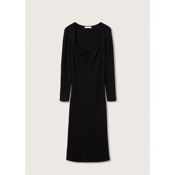 Váy len tăm dúm ngực