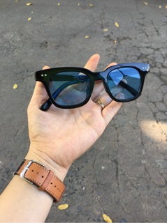 Kính mát đi biển