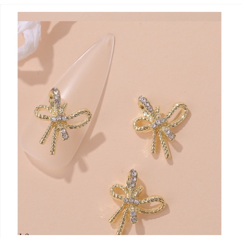 charm trang trí nail